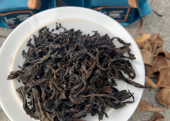 Smoky Lapsang, 95-100°C sıcaklıkta ve 3-5 dakika süre ile çay üretir.