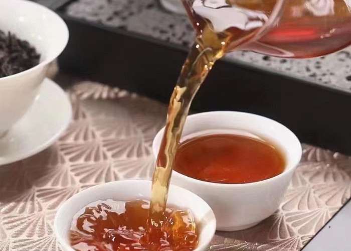 Wuyi kaya çayı, Kuzey Fujian'daki Wuyi Dağı'nda üretilen oolong çayıdır. Çay ağaçları kaya çatlaklarında büyür.